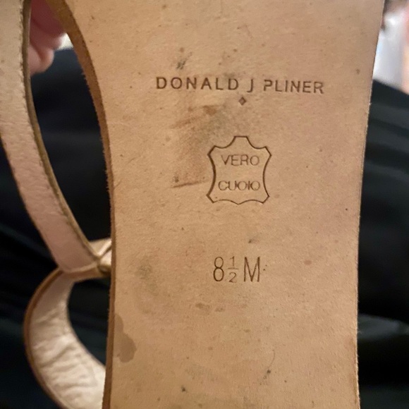 Donald J. Pliner Viva tan heeled T-strap sandals 8 1/2 M. Great condition. - Picture 6 of 6